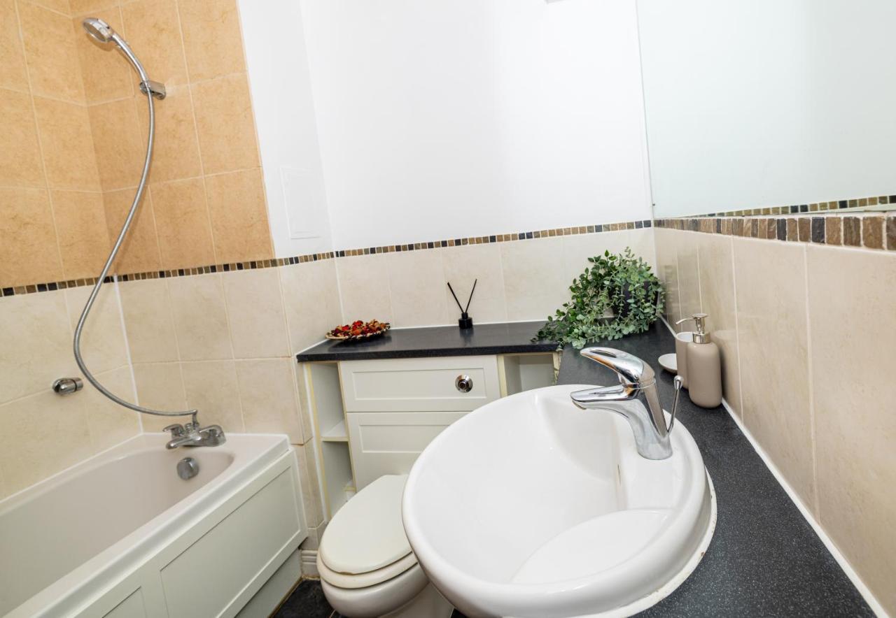 Two Bed Apartment Near Canary Wharf ロンドン エクステリア 写真