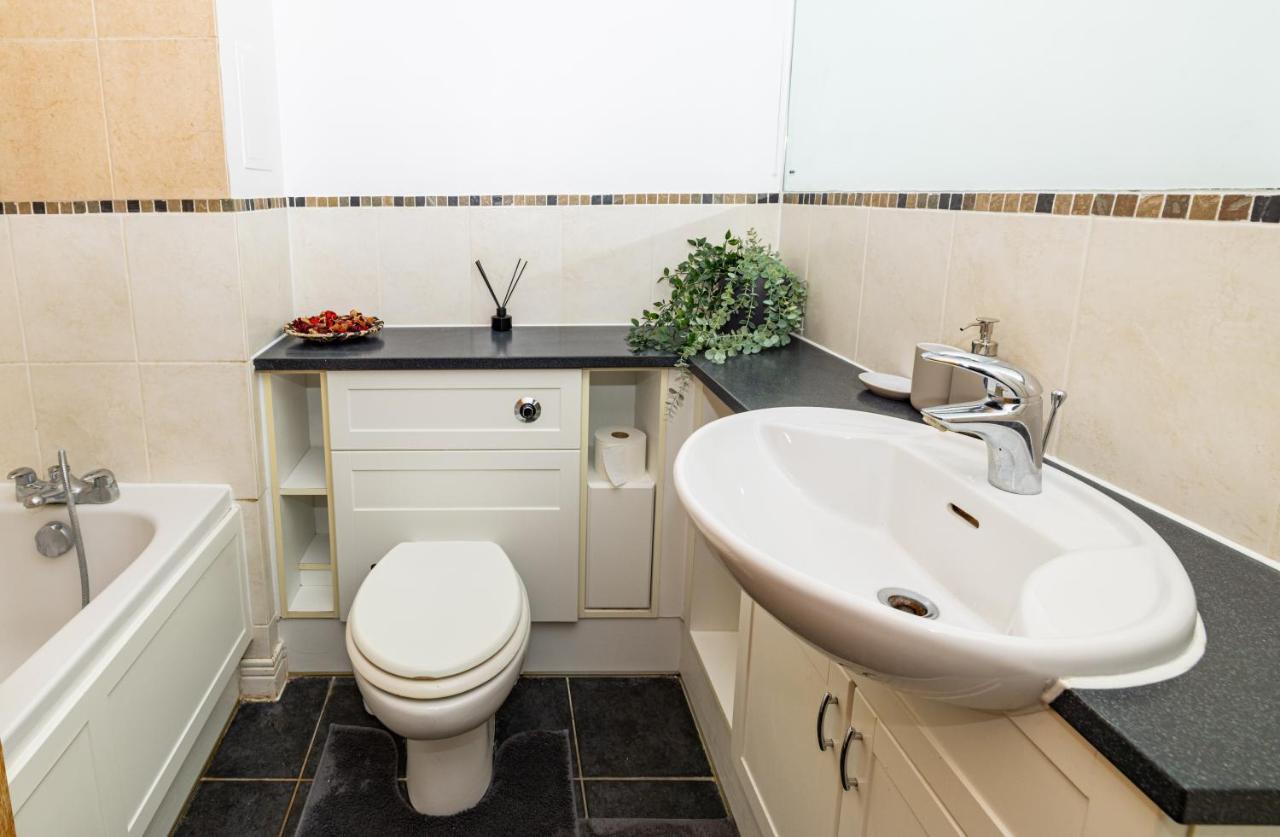 Two Bed Apartment Near Canary Wharf ロンドン エクステリア 写真