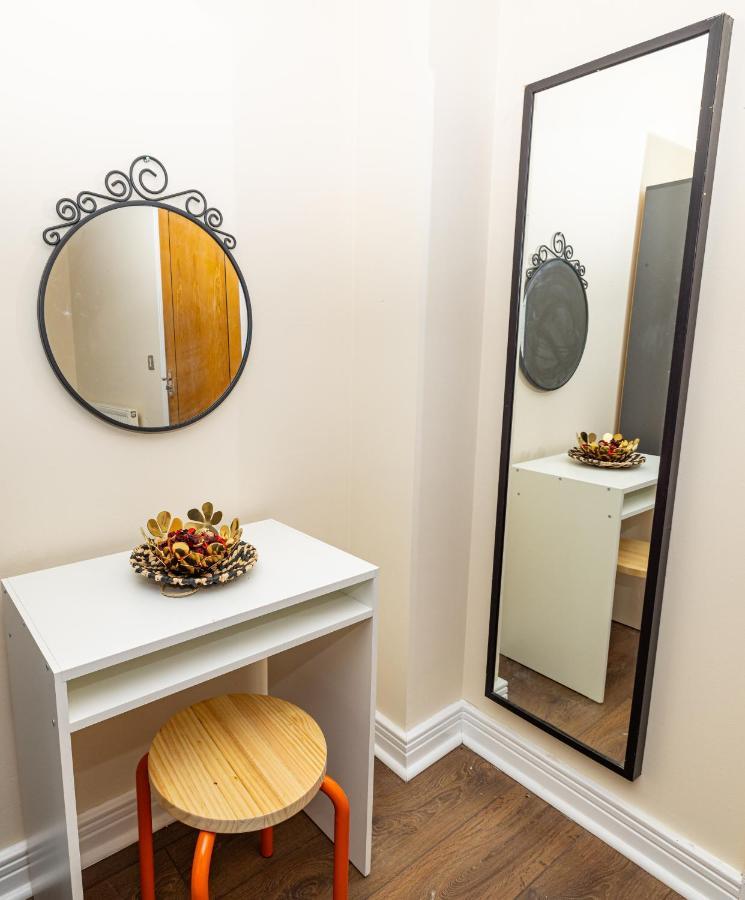Two Bed Apartment Near Canary Wharf ロンドン エクステリア 写真
